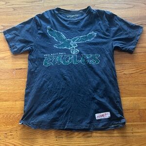 Mitchell and Ness Philadelphia Eagles T shirt men’s medium color black.